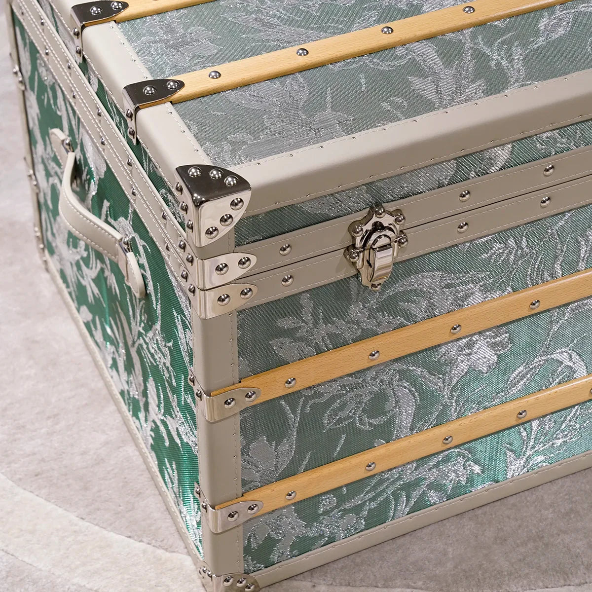Organize Your Treasures: Choosing a Multi-Tier Jewelry Tray in Dubai