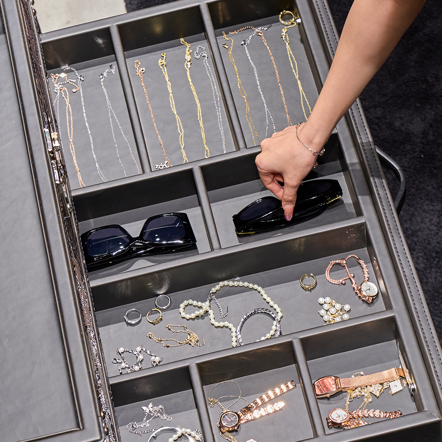 Gifting a Legacy: Choosing Heirloom Jewelry Storage for a Qatari Bride
