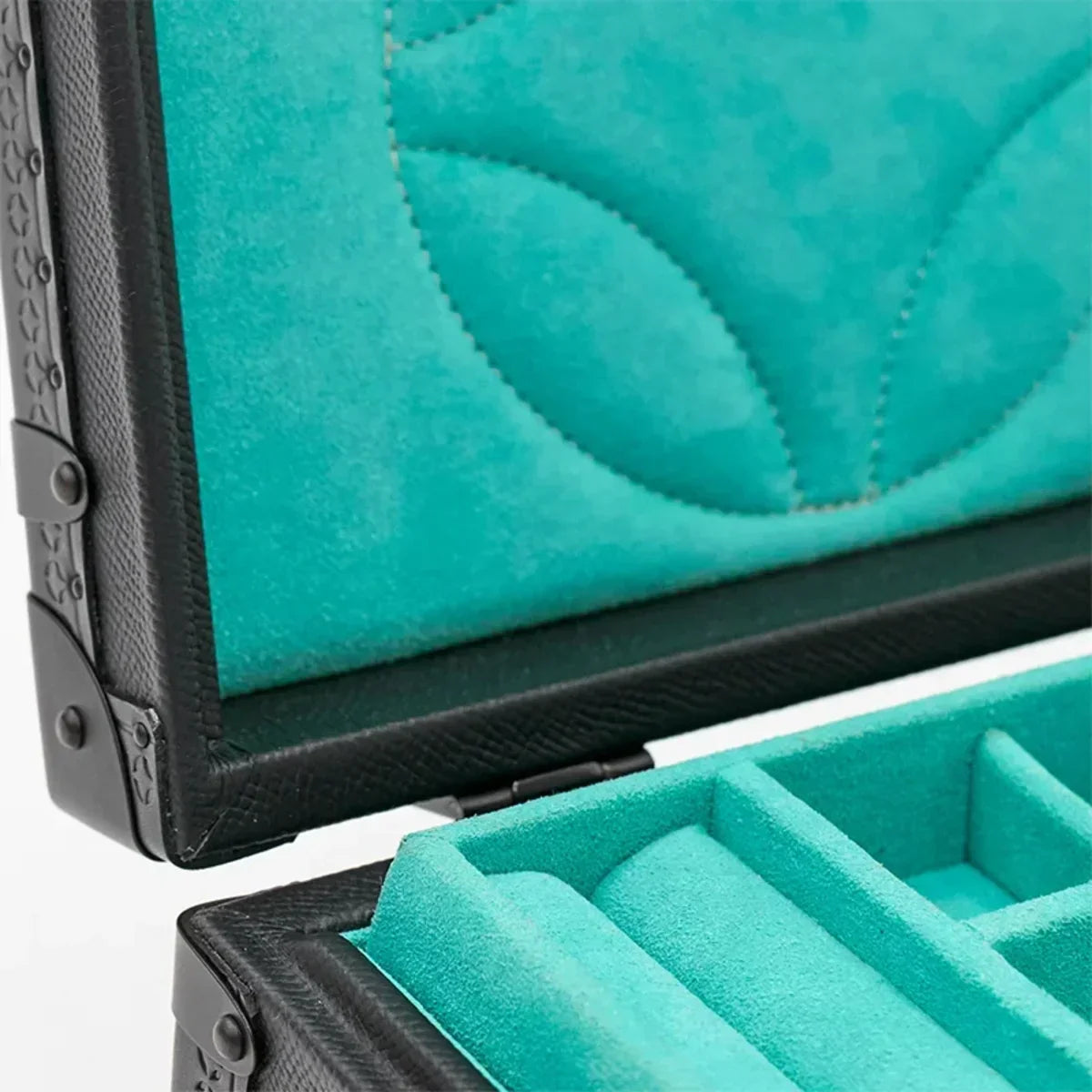 Luxury ring box emerald quilted interior