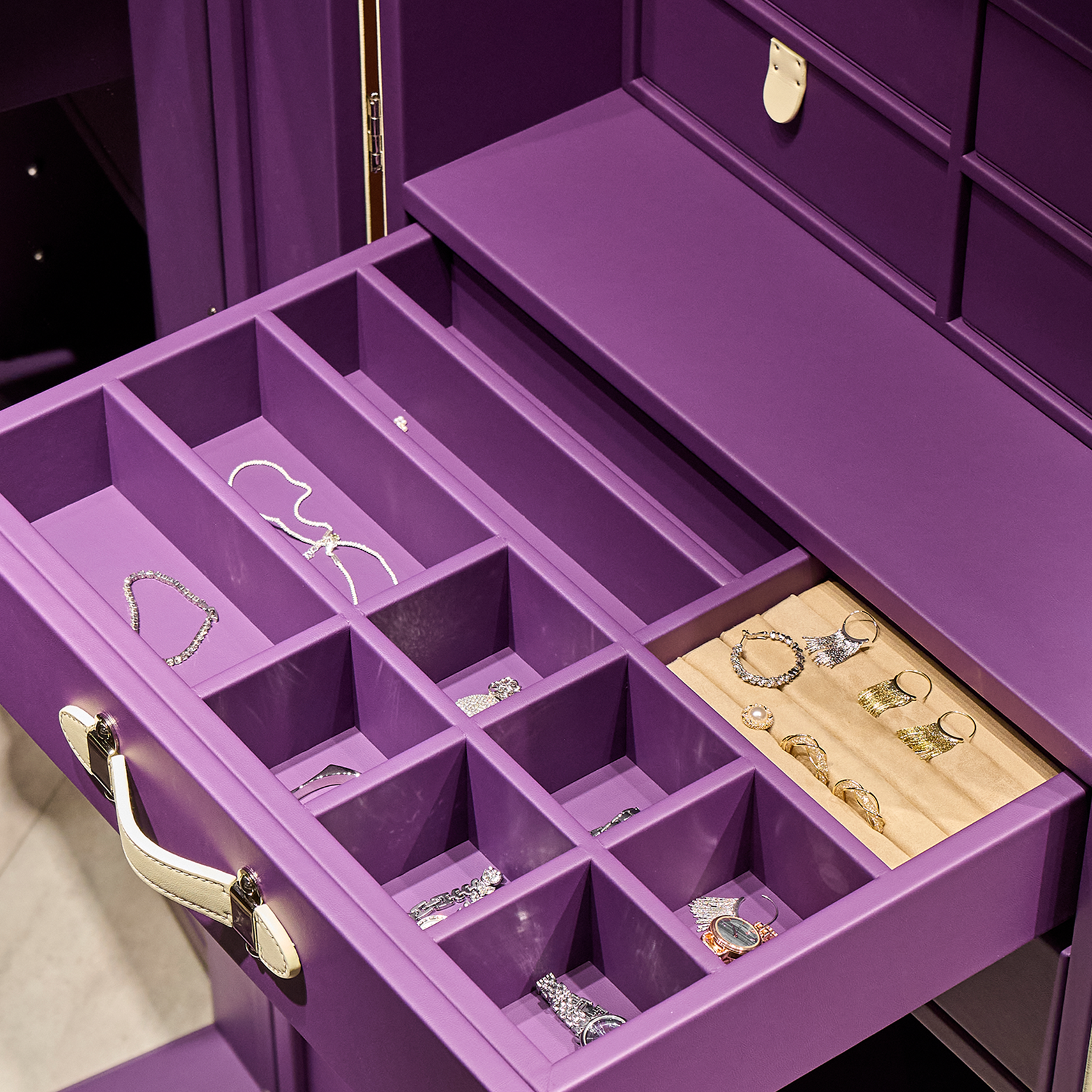 Heirloom Jewelry Chest: The Ultimate GCC Wedding Gift to Last Generations