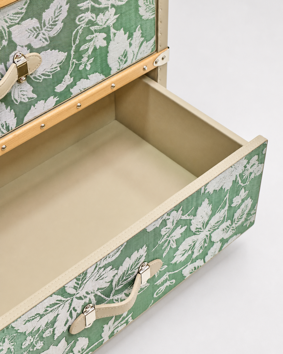 Meadow Jewelry Cabinet in Oasis Green from the SIRAE Aurum Wire collection