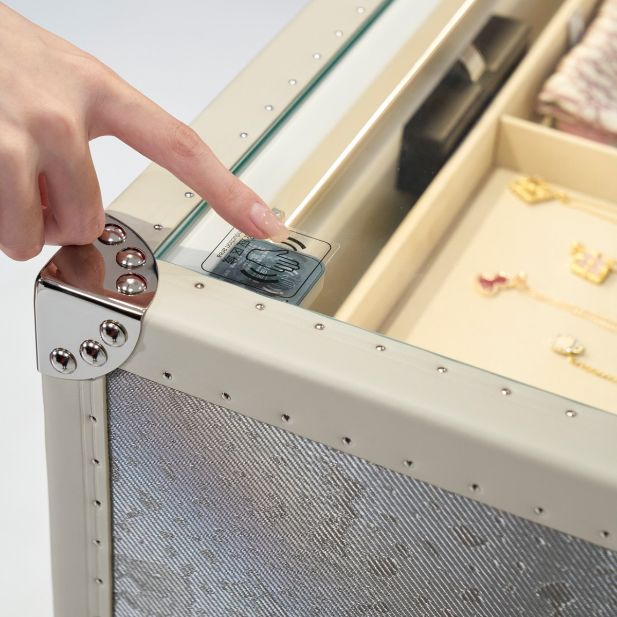 Aurum Wire · The Sovereign Jewelry Dresser - Snowflake Silver