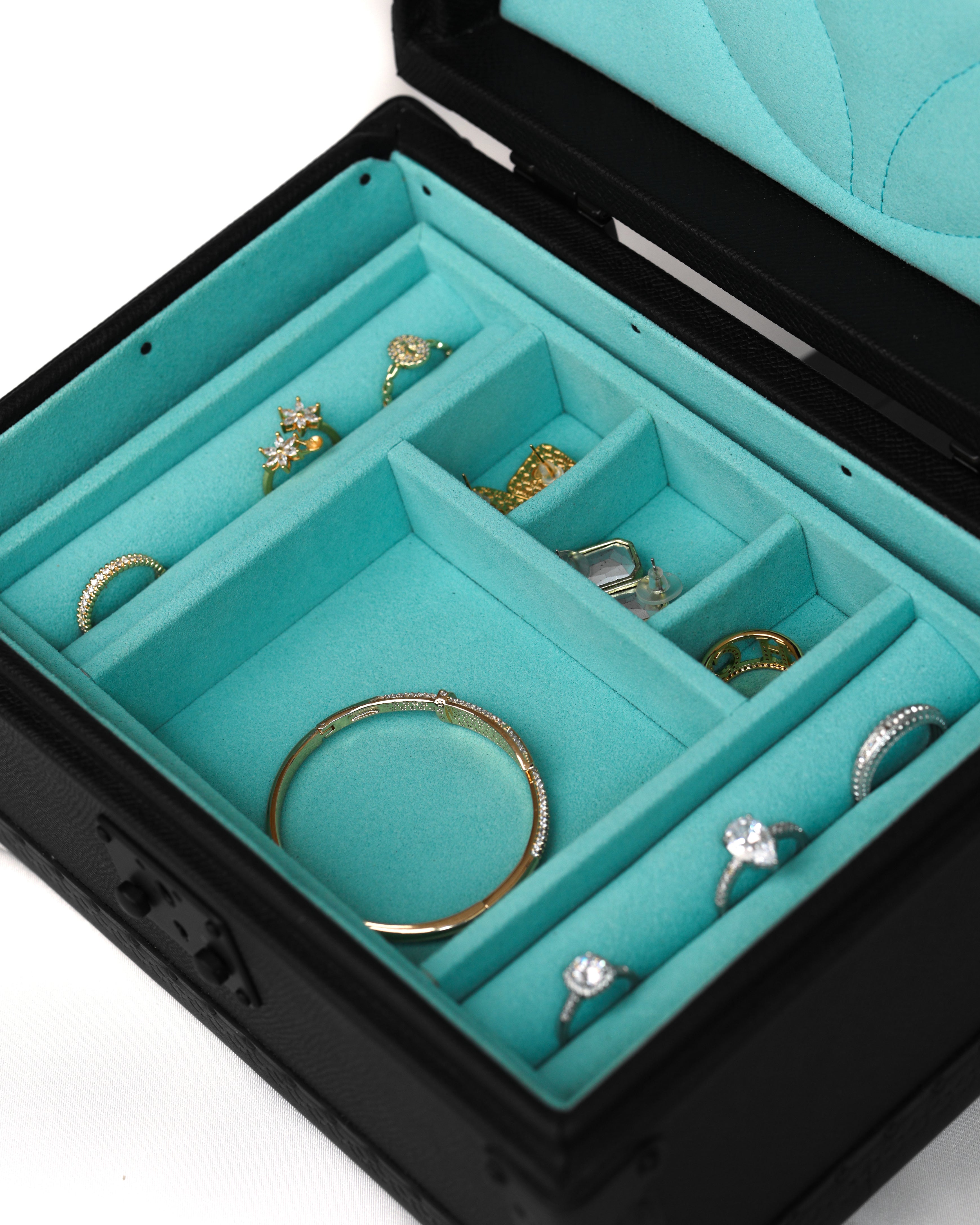 Heritage Print · The Timeless Jewelry Box - Noir