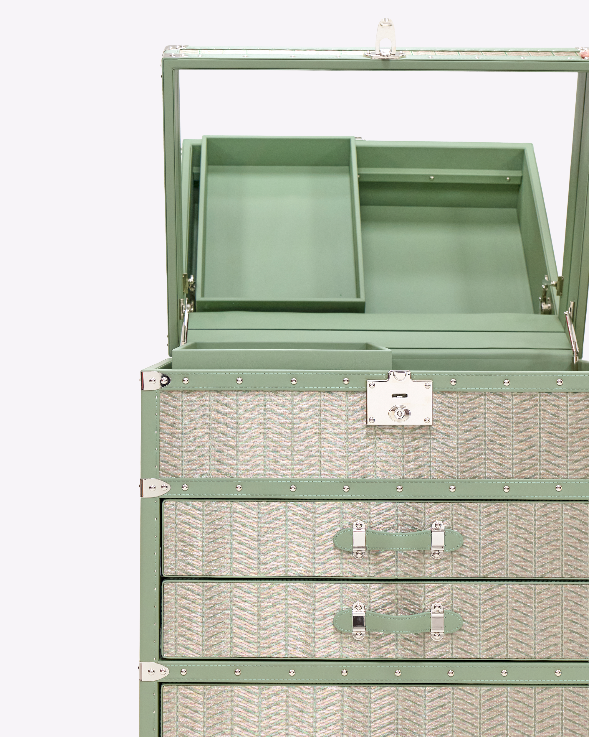 Open view of the emerald mirror jewelry trunk by SIRAE Dubai