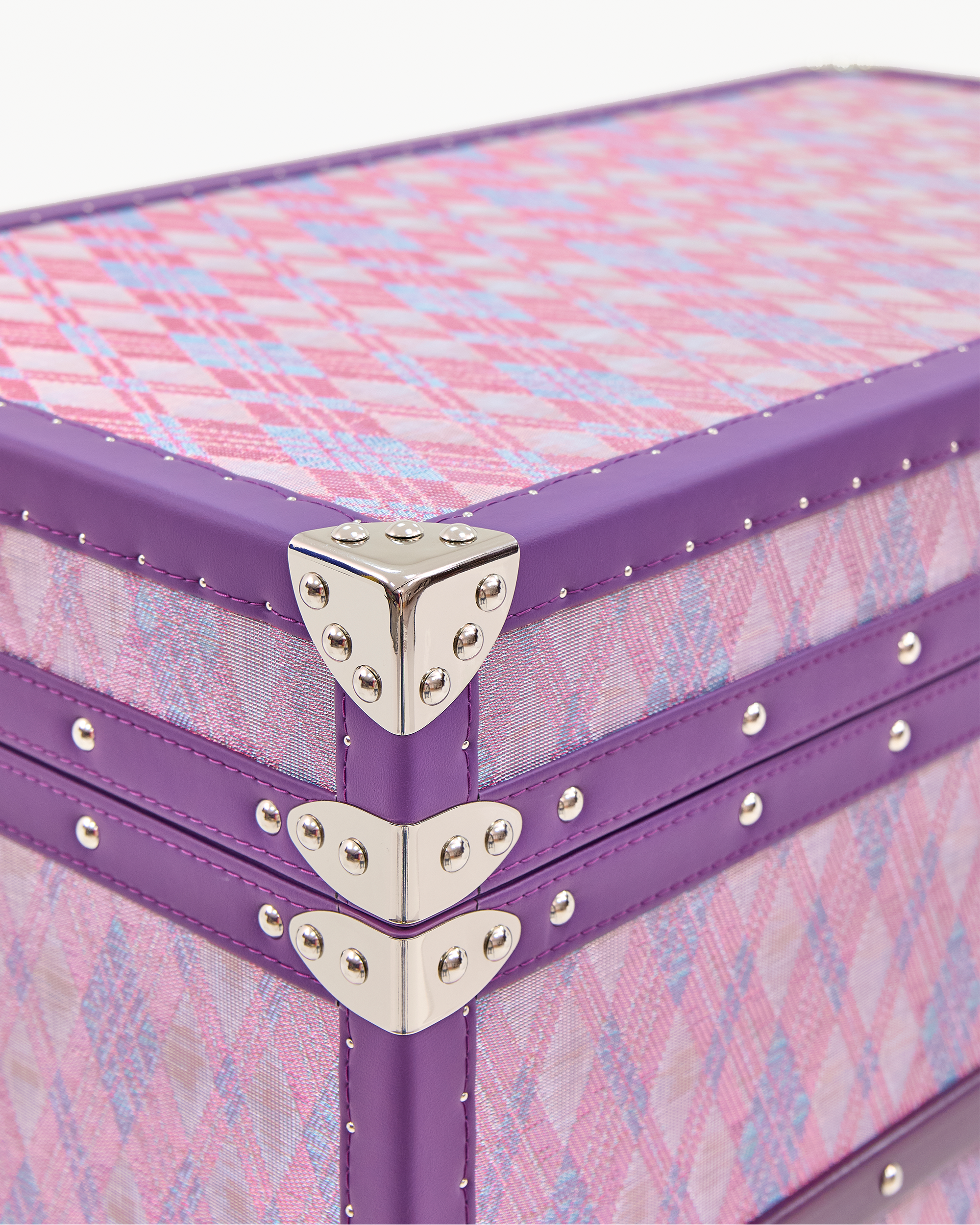 Copper wire furniture texture detail on the SIRAE royal amethyst jewelry trunk