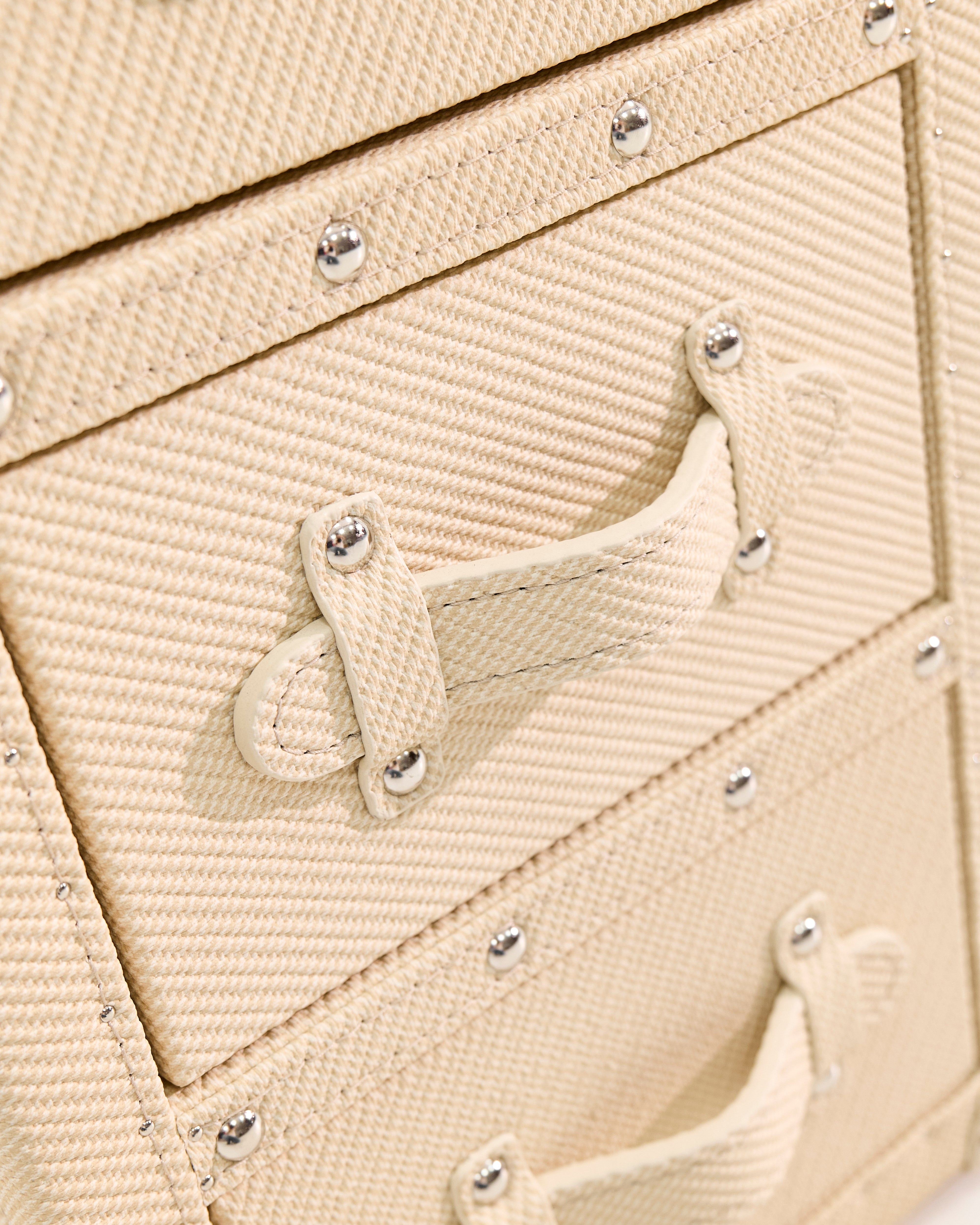 SIRAE Heritage Luxe off white compact storage styled with jewelry in a luxury Dubai interior