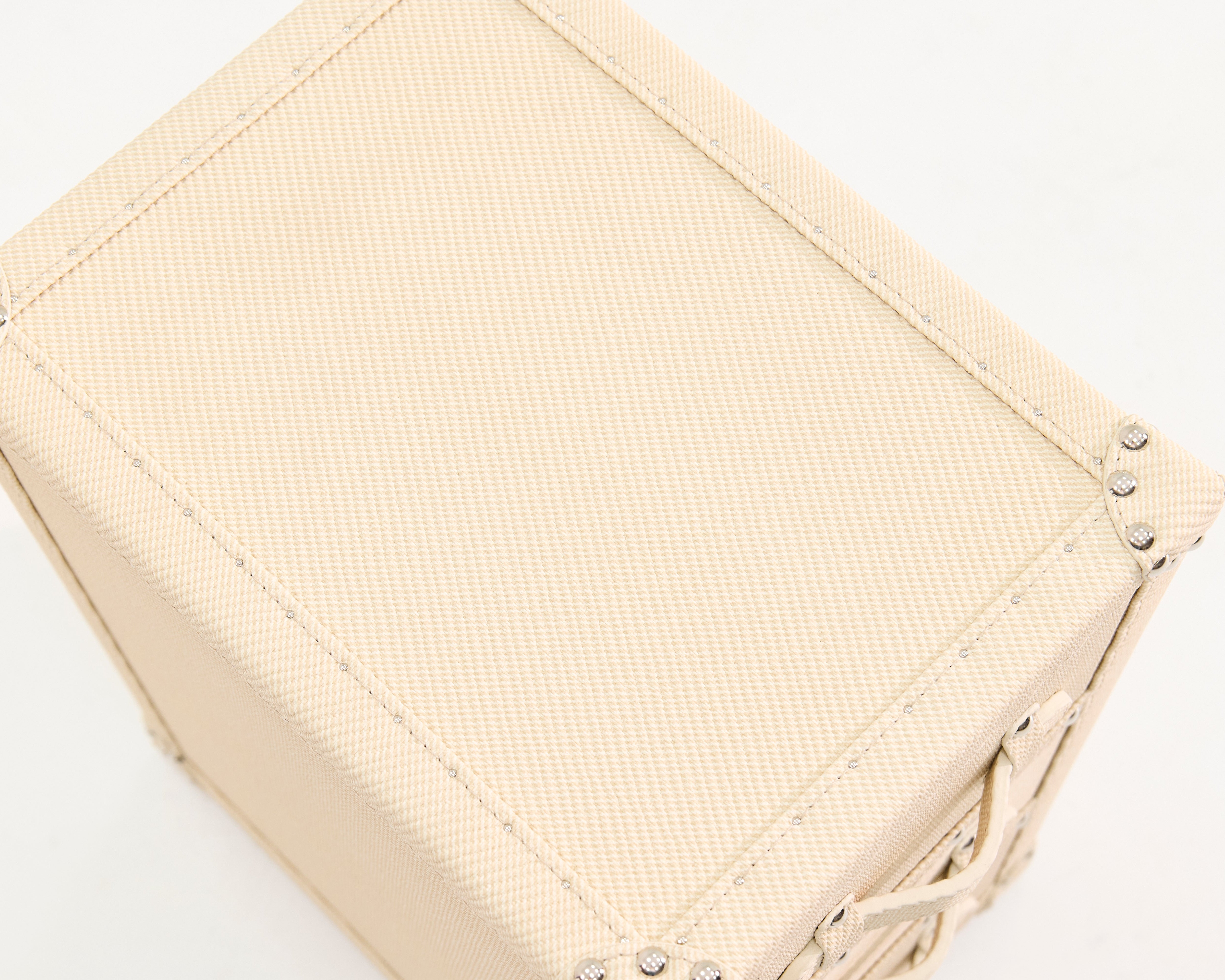 Side view of the SIRAE Heritage Luxe off white compact storage in a luxury Dubai setting