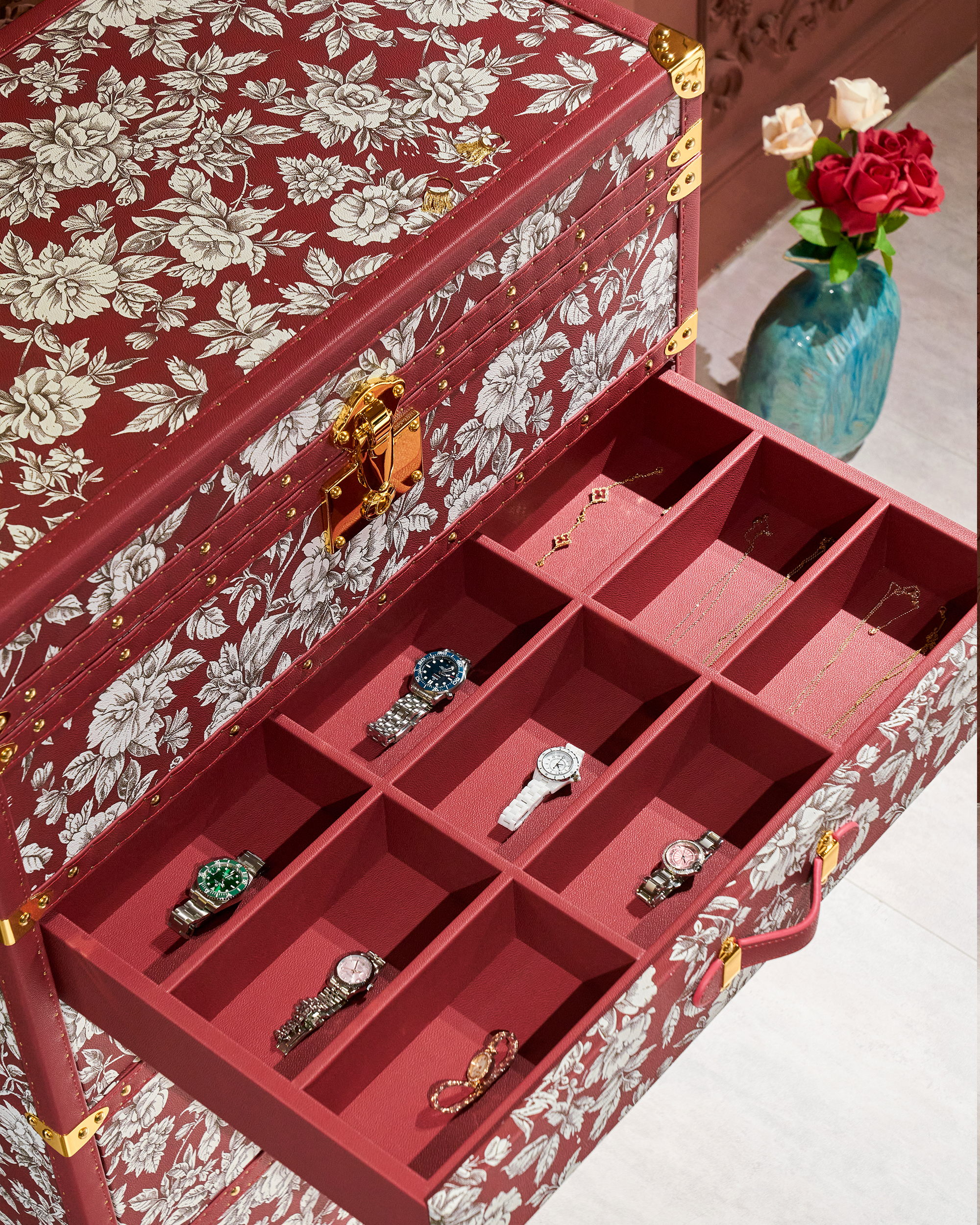 Leather jewelry trunk texture detail on the SIRAE red floral print jewelry trunk