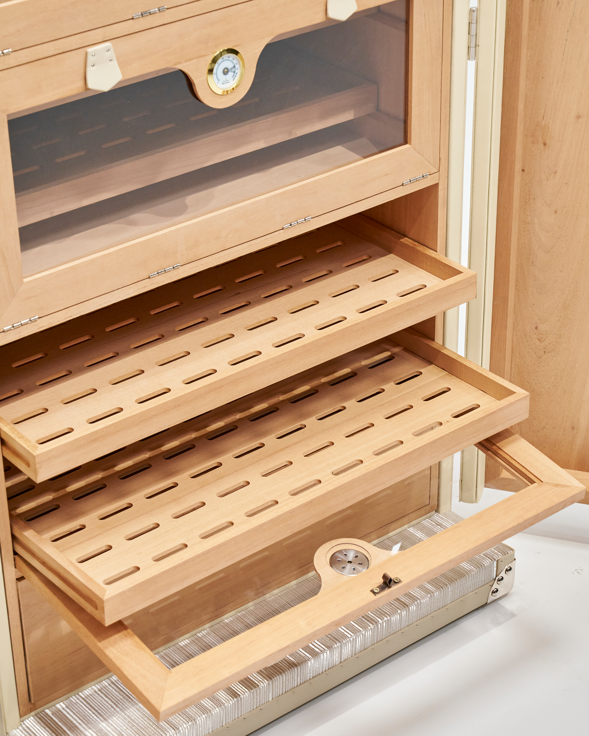Frosted silver copper wire cigar humidor cabinet styled in a luxury Dubai interior, Aurum Wire, SIRAE Casa