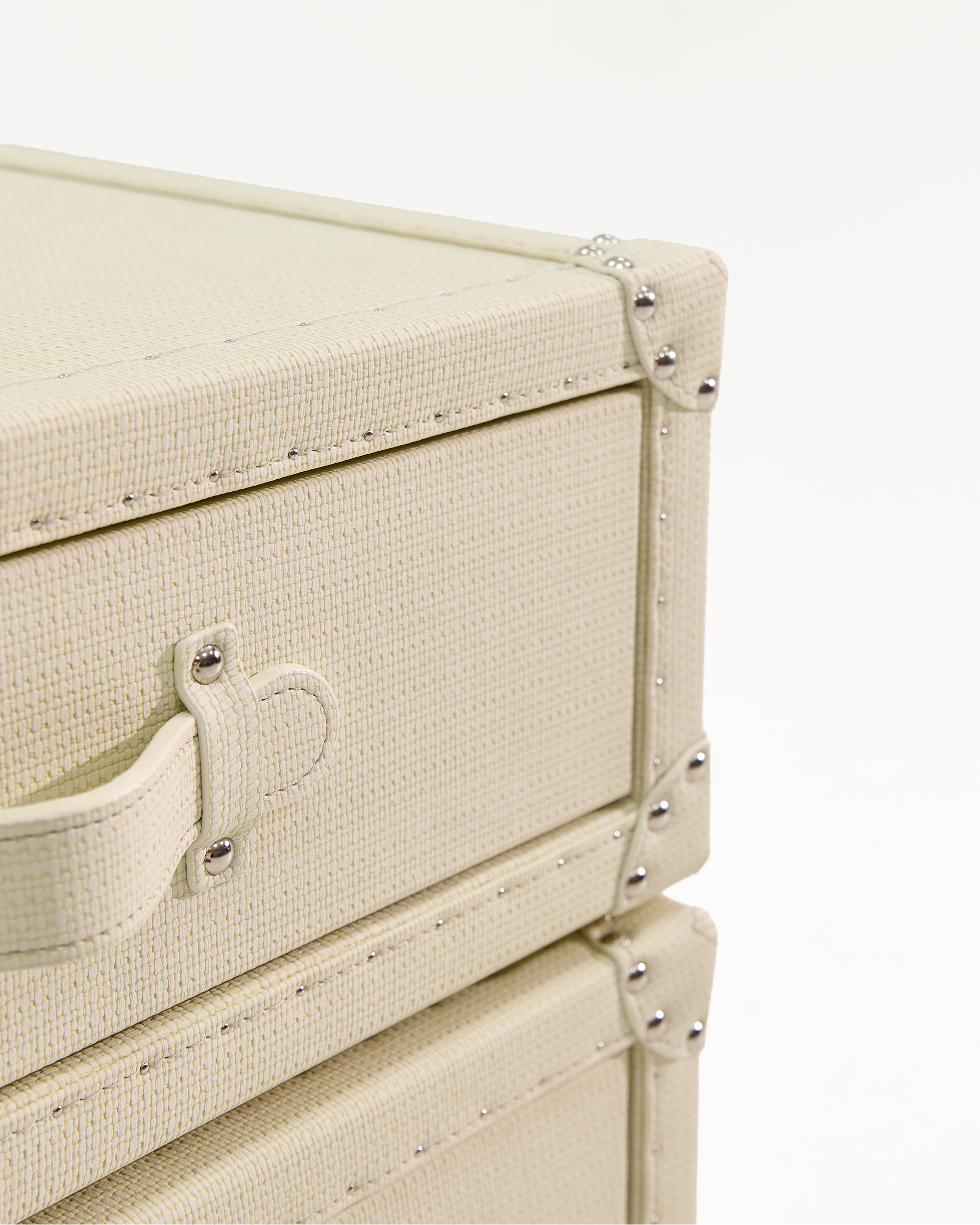 Embossed leather texture detail on the SIRAE Cuir Luxe beige rotating cabinet