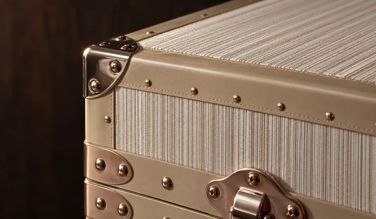 Fine machine-woven copper wire surface and polished corner detail