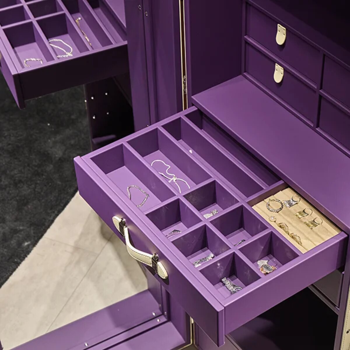 Wardrobe trunk for relocating to Dubai with a luxury collection