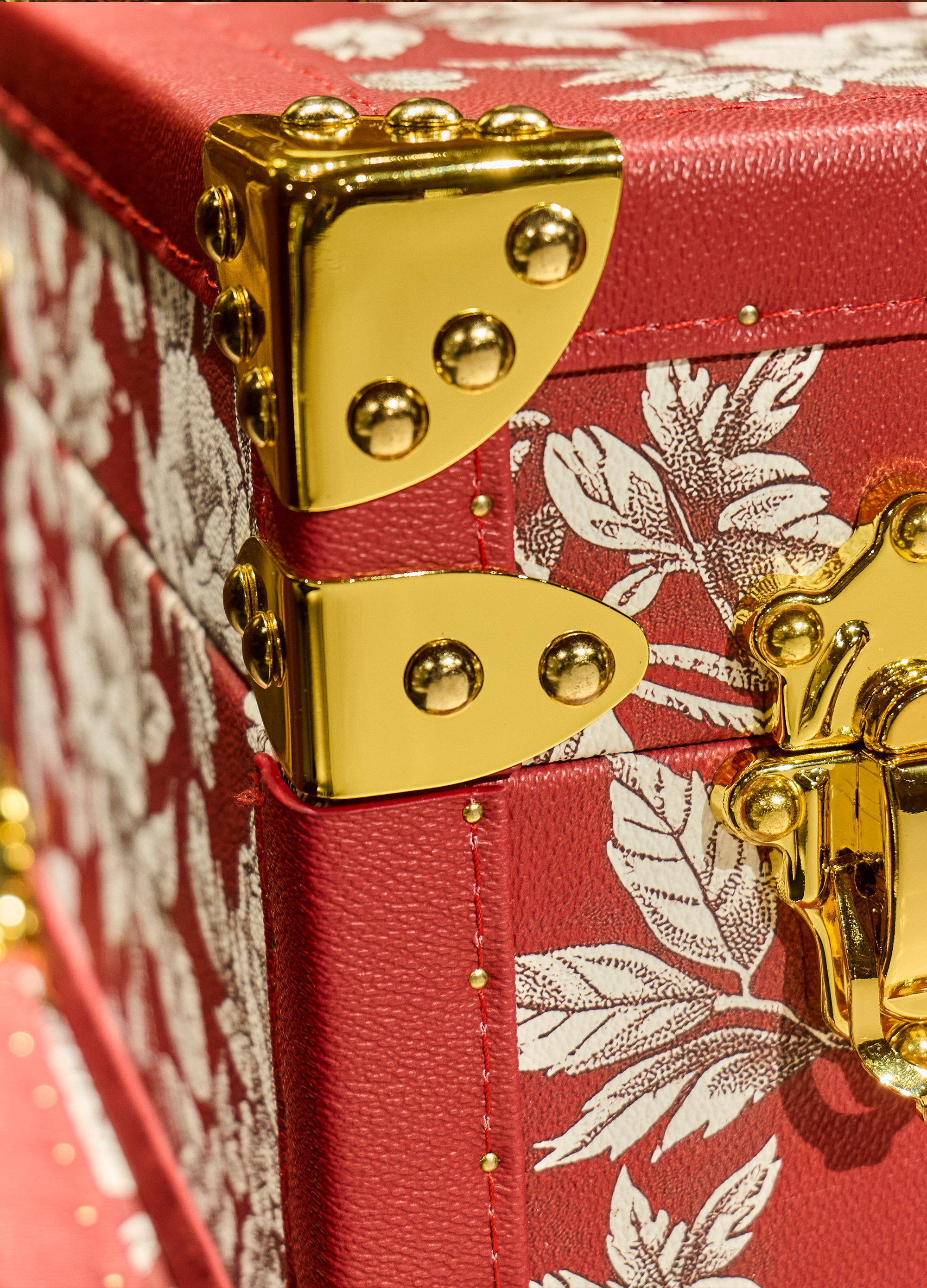Heritage Luxe Tower Case - Red