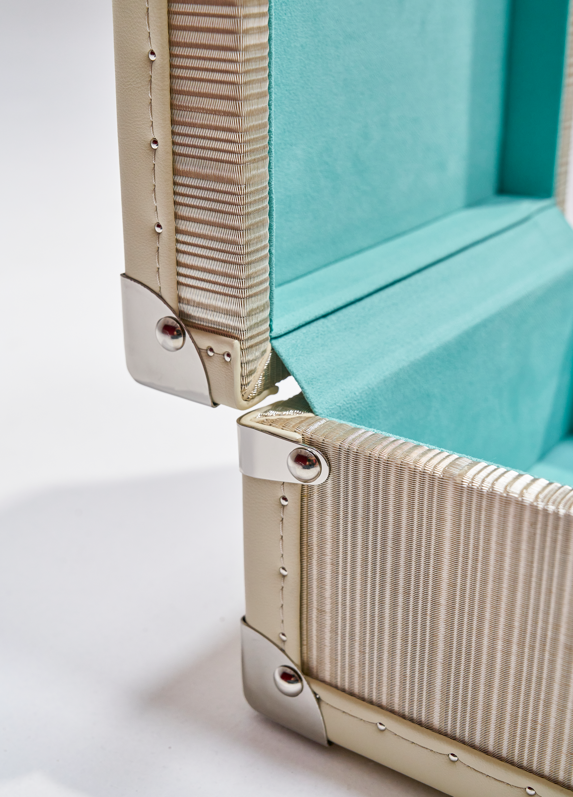 Aurum Loom Jewelry Case - Frosted Silver