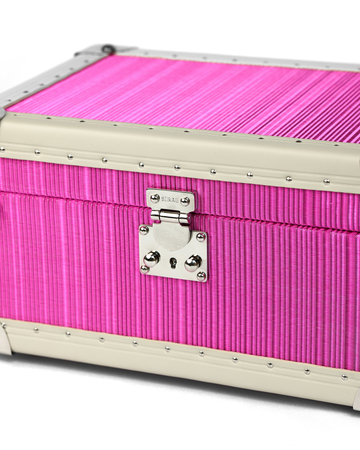 Polished latch and reinforced corner on the Grand Reserve humidor
