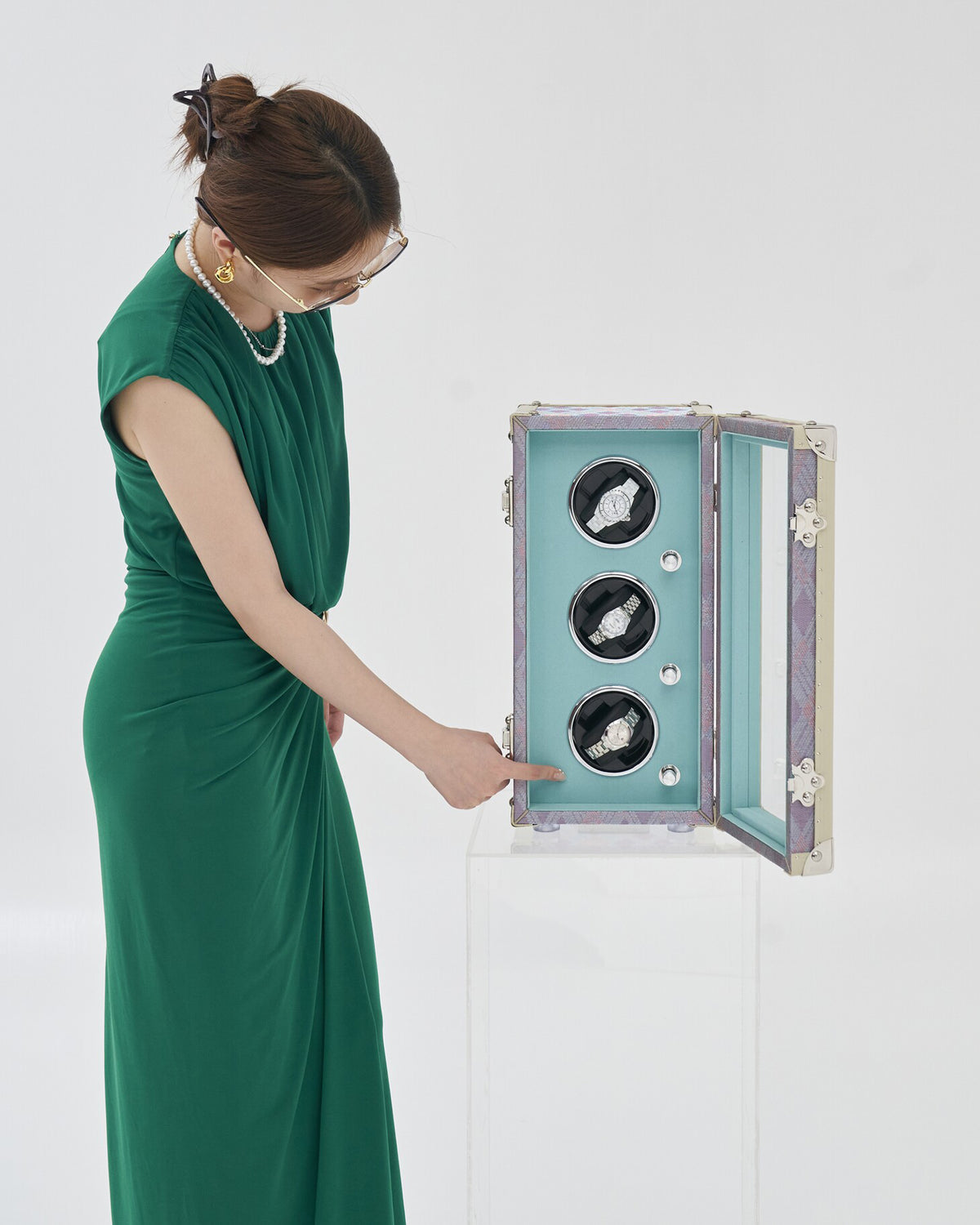 Aqua-lined interior with three cushioned watch holders, SIRAE Dubai