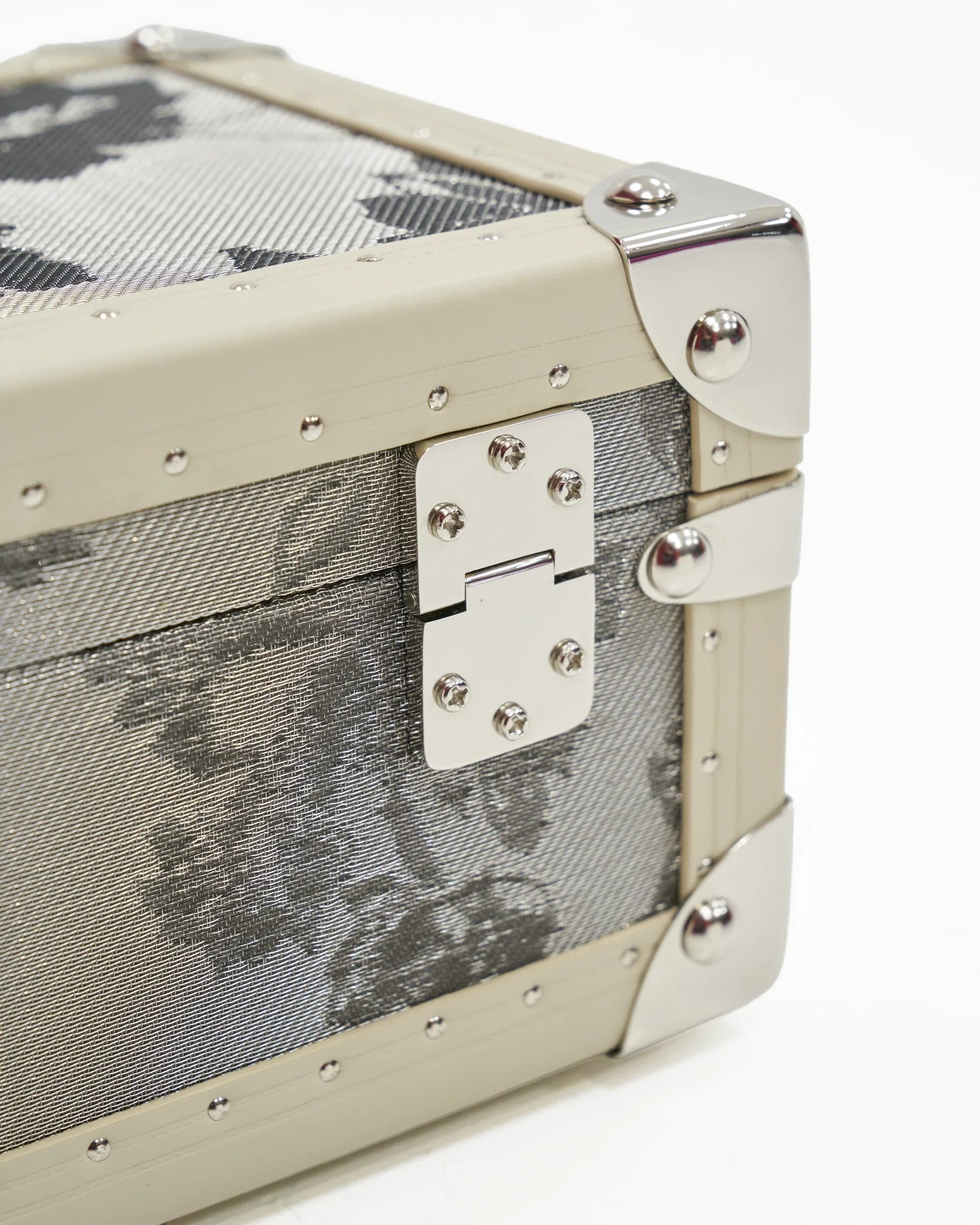 Side view of the SIRAE Aurum Loom grey petal jewelry box in a luxury Dubai setting