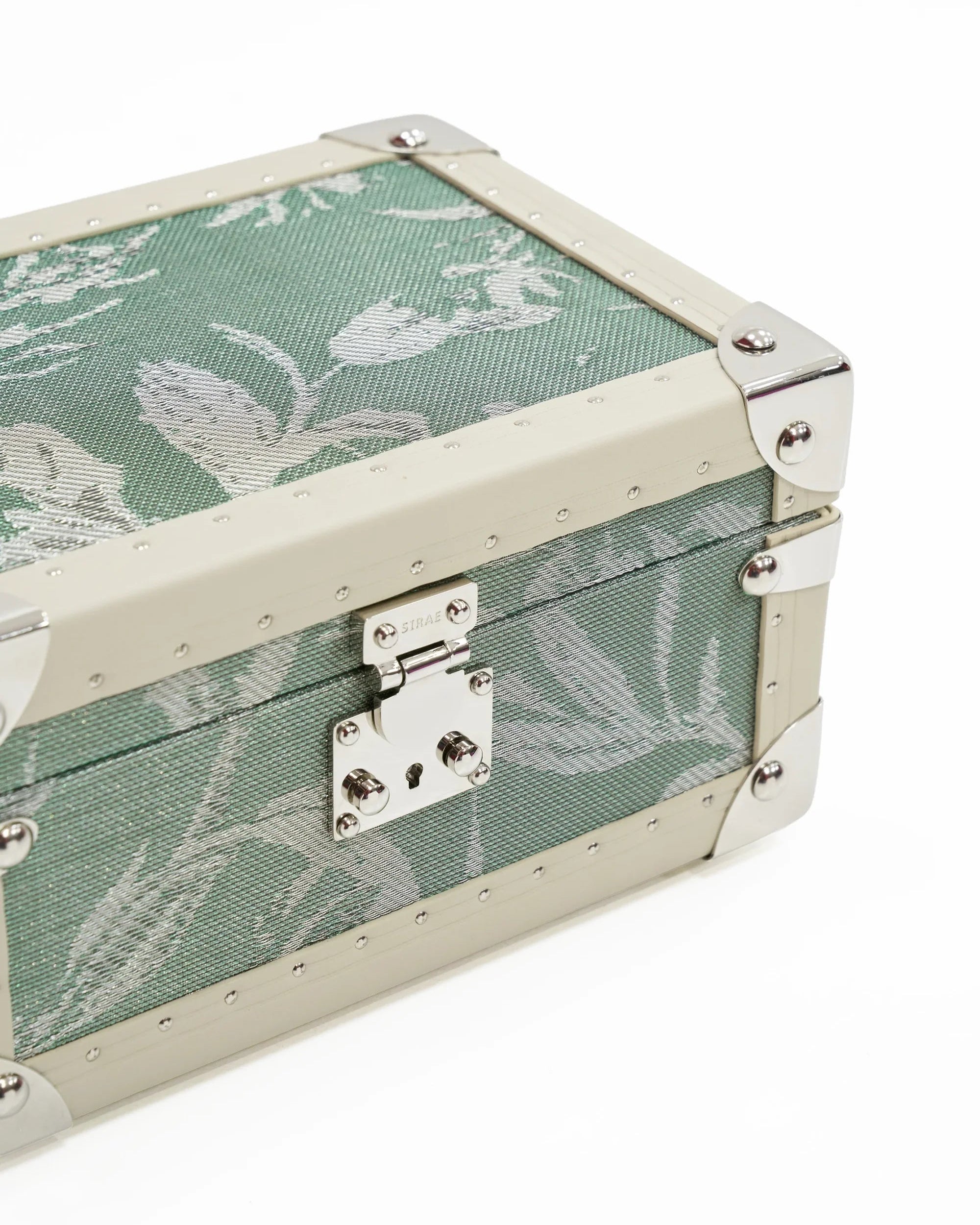 Copper wire texture detail on the SIRAE wildflower garden jewelry box