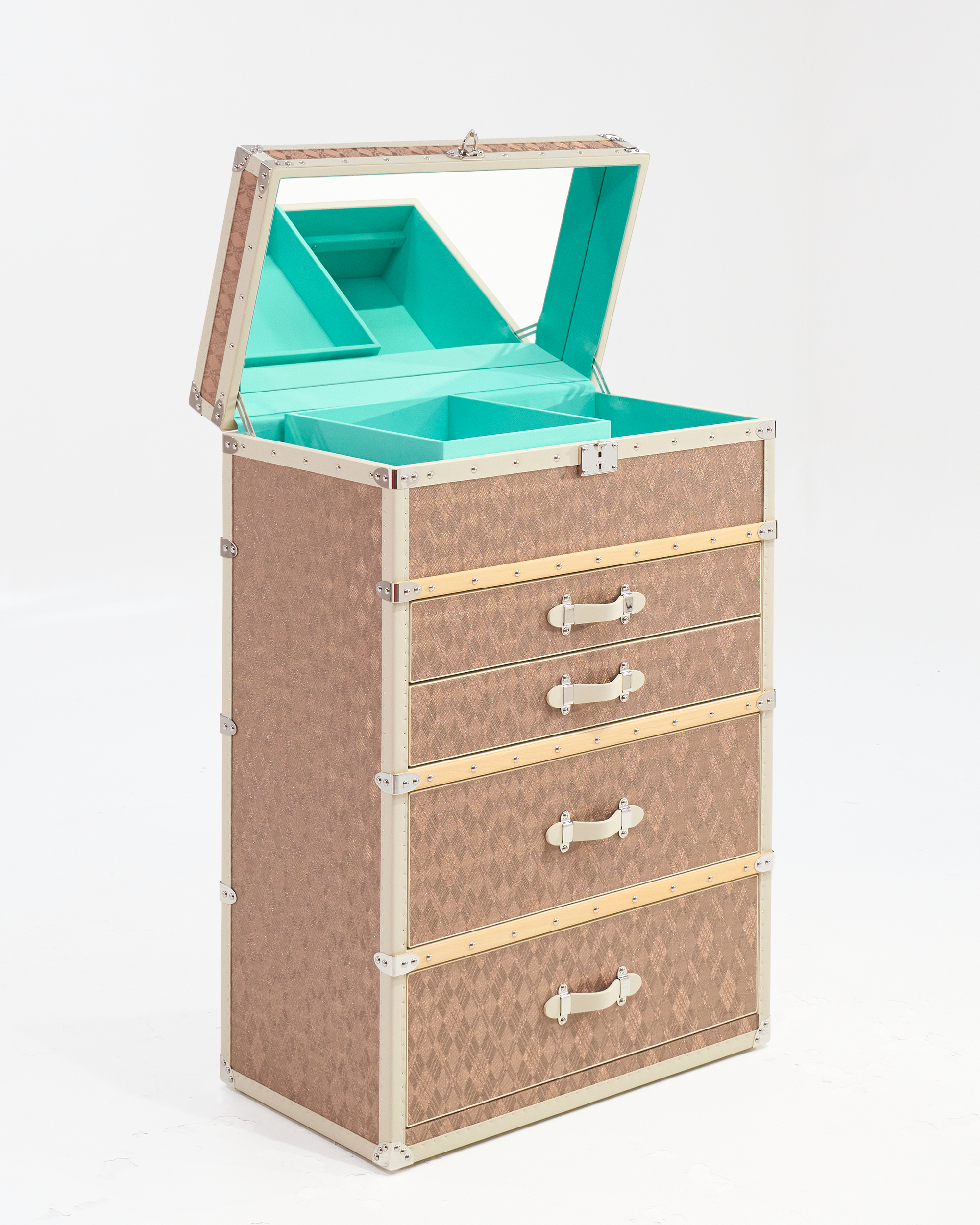 Copper mesh texture detail on the SIRAE dune gold jewelry trunk