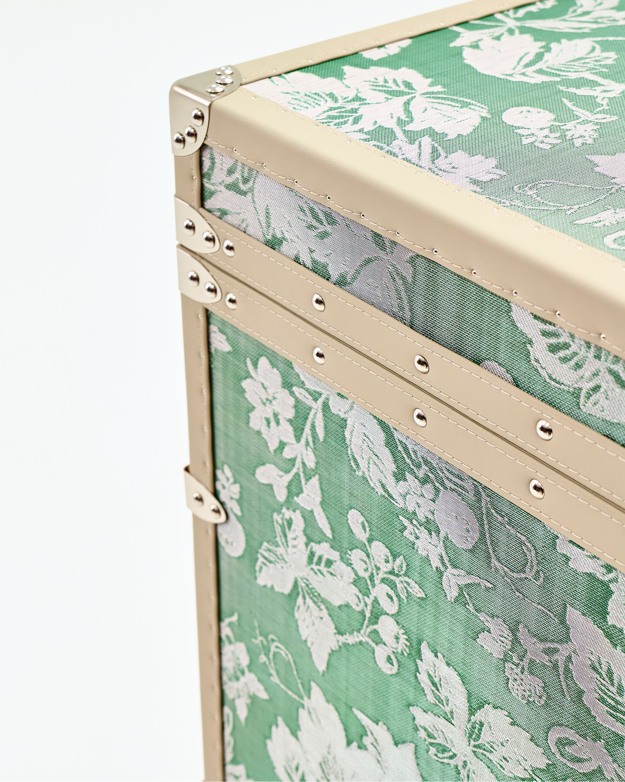 SIRAE Aurum Loom oasis green jewelry trunk styled with jewelry in a luxury Dubai interior