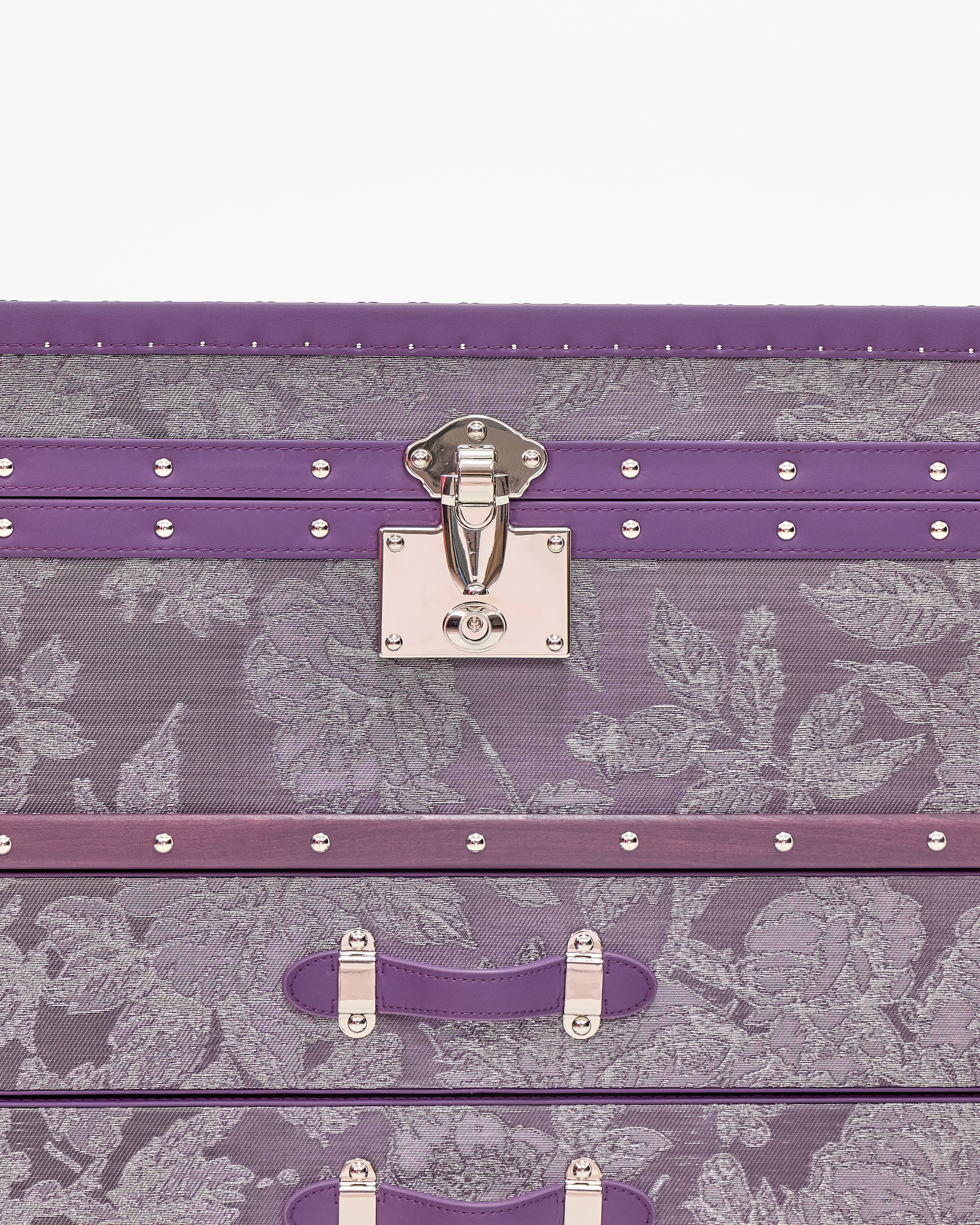 Copper mesh texture detail on the SIRAE royal amethyst jewelry trunk