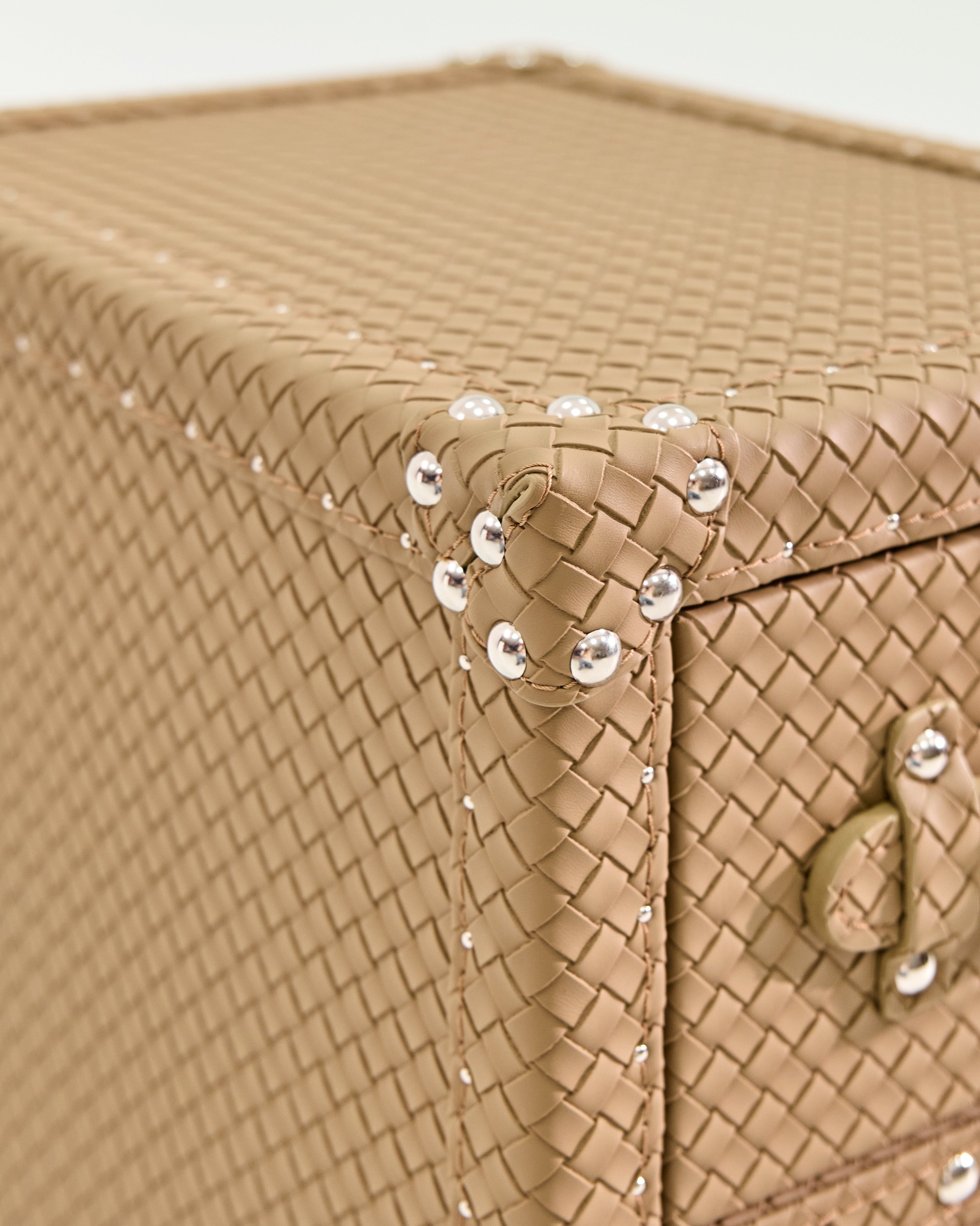 SIRAE Heritage Luxe brown compact storage styled with jewelry in a luxury Dubai interior