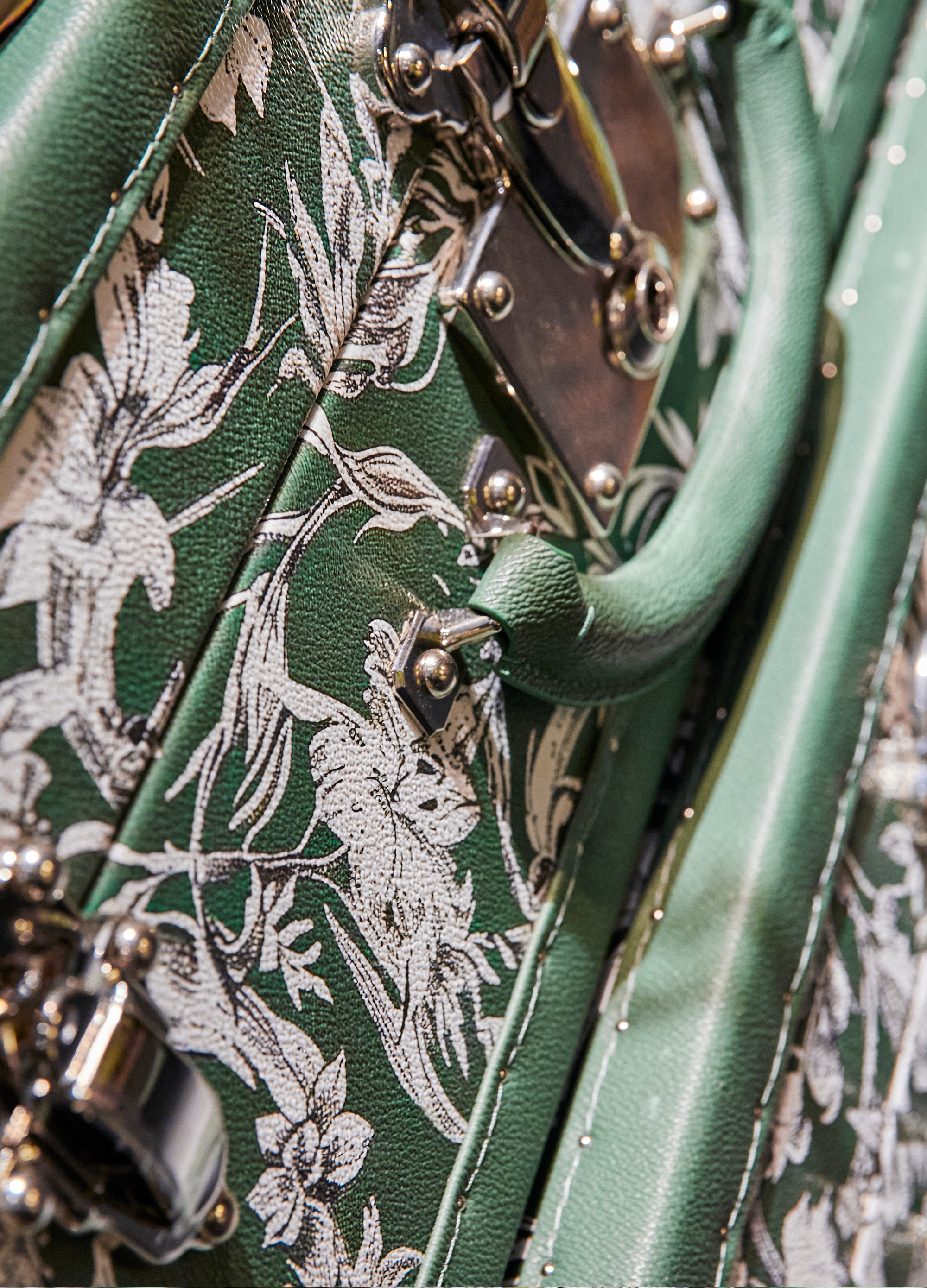 Velvet-lined interior of the SIRAE Heritage Luxe emerald tower case, styled for luxury storage