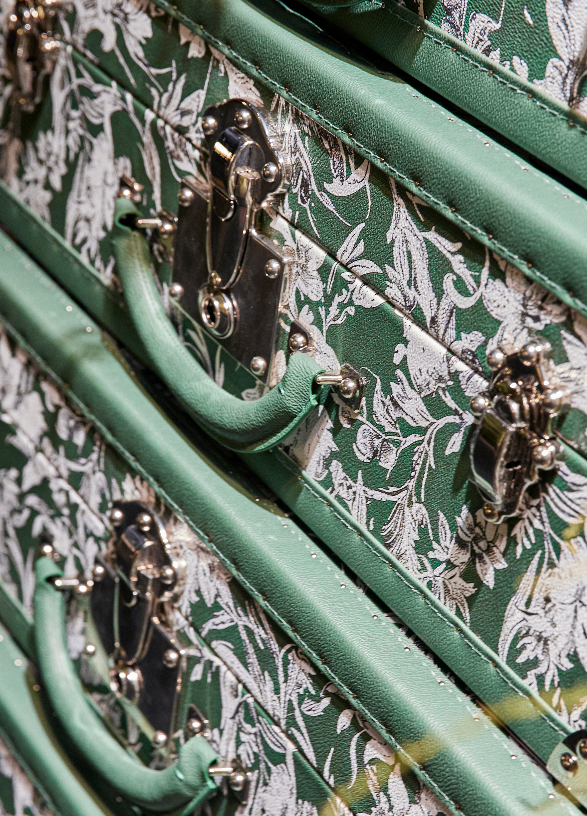 SIRAE Heritage Luxe emerald tower case styled with jewelry in a luxury Dubai interior