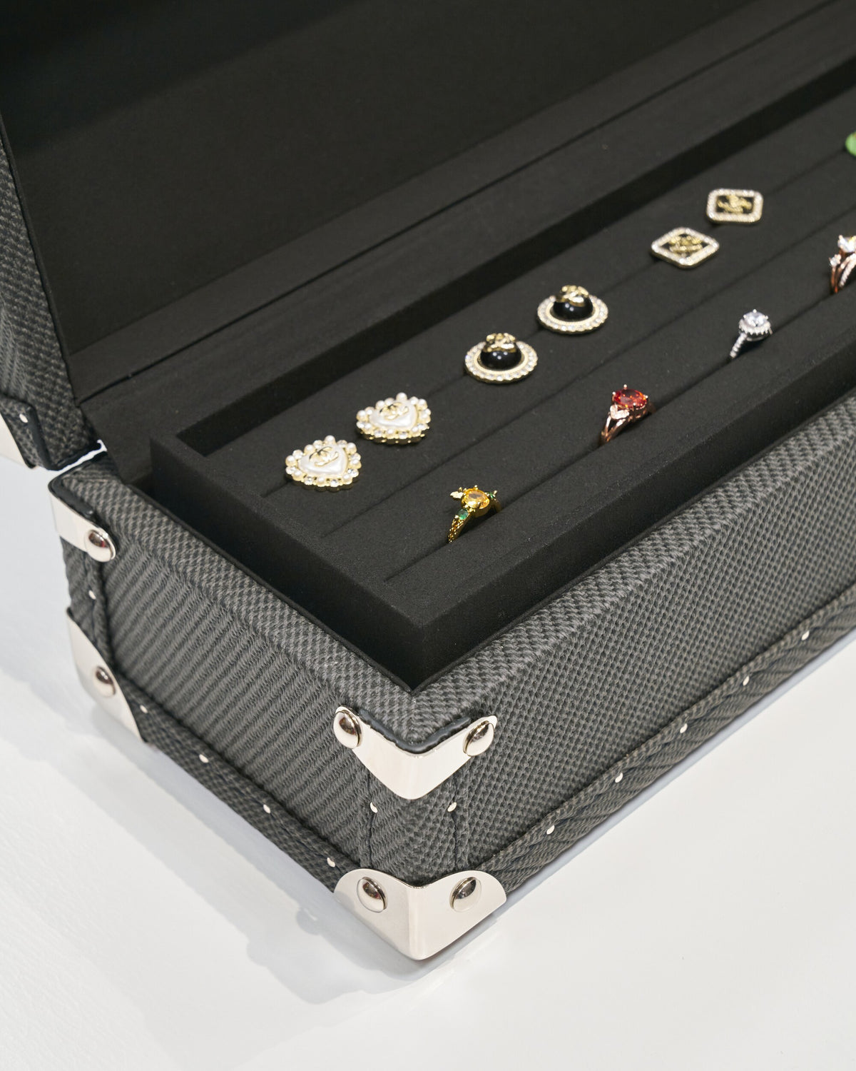 Side profile of the black microfiber leather lockable ring and jewellery box, SIRAE Dubai